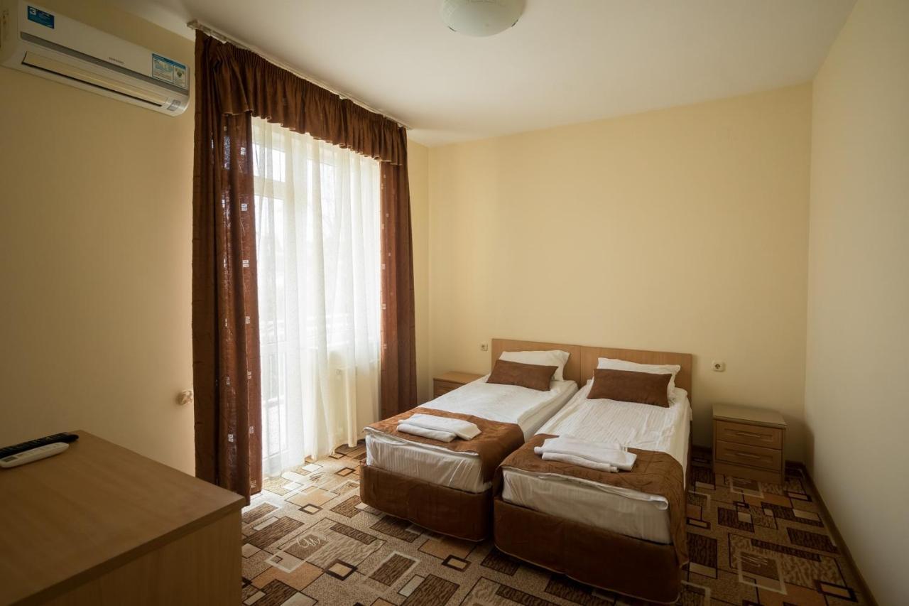 Rostov Hotel アドレル エクステリア 写真